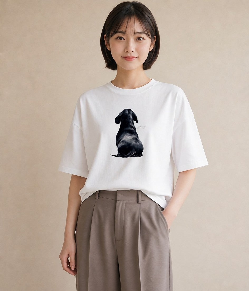 デザインTシャツ レディース ミニチュアダックスフンド 犬 いぬ イラスト 旅行コーデ 通勤 在宅 白T YMAZO