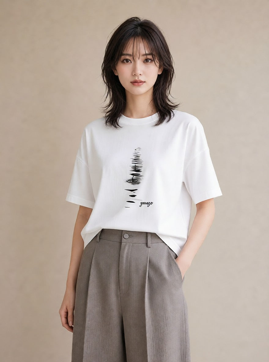 半袖Tシャツ レディース 雨上がりの小道 雨上がり 小道 ナチュラル アンティーク イラスト ニュアンス カフェ巡り 女子会 白T YMAZO