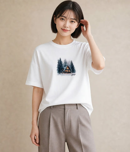 グラフィックTシャツ レディース 湖畔の小屋 湖 小屋 ナチュラル アンティーク イラスト ゆるかわ レイヤード 友達ギフト 白T YMAZO