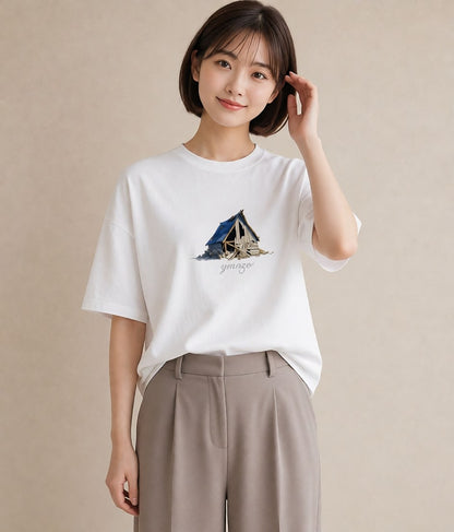 グラフィックTシャツ レディース 灯りの家 小屋 夜 ナチュラル アンティーク イラスト レトロ 自分用 ルームウェア 白T YMAZO