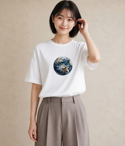 デザインTシャツ レディース 地球 星空 宇宙 イラスト きれいめカジュアル 春服 ミセス 白T YMAZO