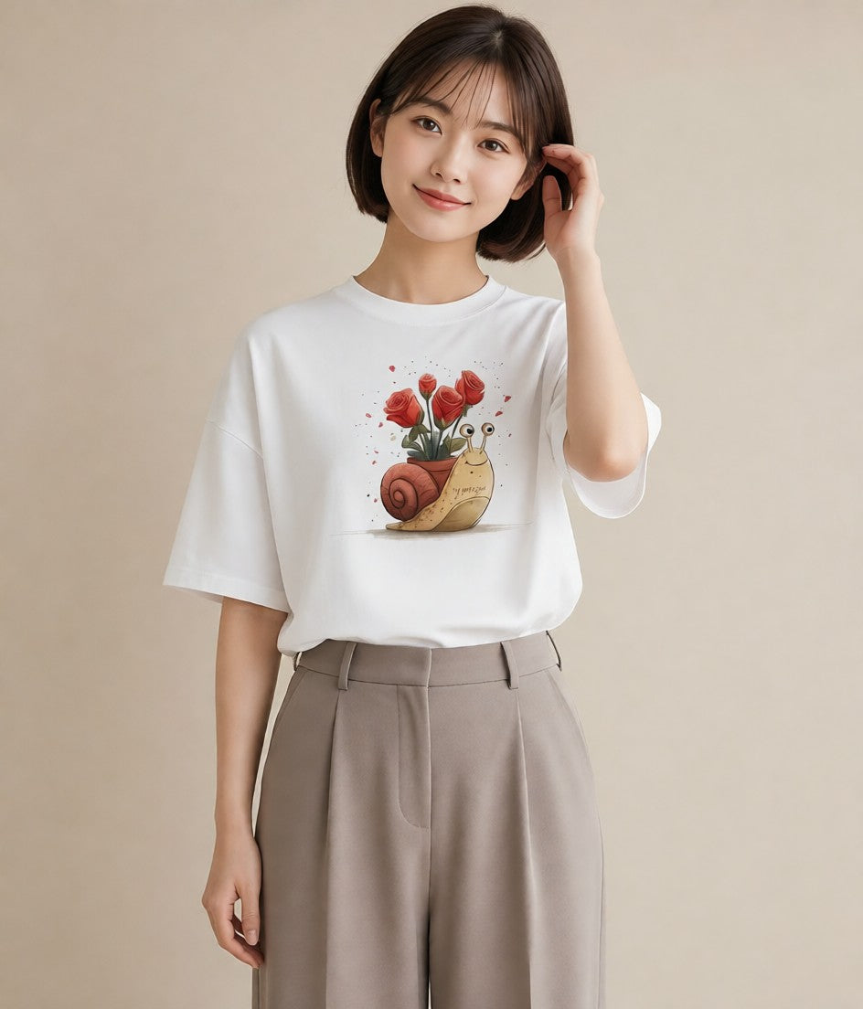 Tシャツ レディース かたつむり 昆虫 虫 イラスト ヴィンテージ風 女性向けギフト 散歩 白T YMAZO