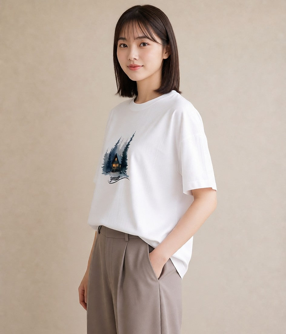 半袖Tシャツ レディース 灯りの家 小屋 夜 ナチュラル アンティーク イラスト カフェコーデ ラフ レイヤード 白T YMAZO