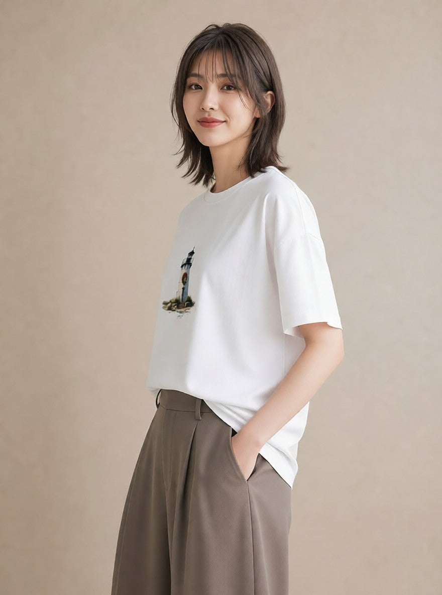 Tシャツ レディース 灯台 霧 海 ナチュラル アンティーク イラスト 淡色 デイリーウェア 休日 白T YMAZO