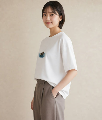 Tシャツ レディース 紙の船 水辺 ナチュラル アンティーク イラスト ラフカジュアル ギフト 母の日 白T YMAZO