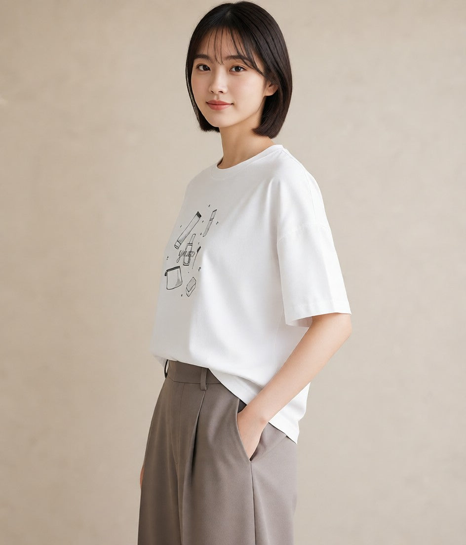 グラフィックTシャツ レディース パールピアス アクセサリー ナチュラル アンティーク イラスト 淡色 ミセス 春コーデ 白T YMAZO