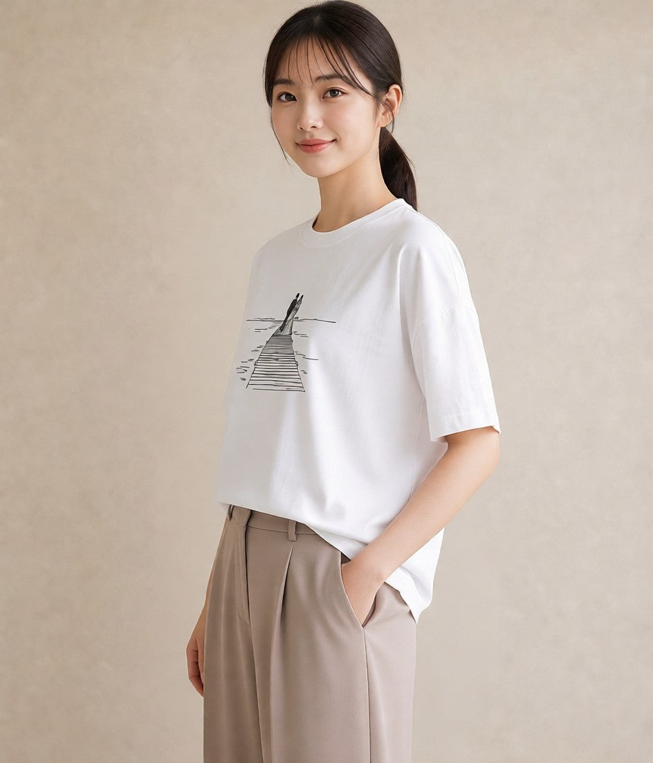プリントTシャツ レディース 桟橋 水辺 波止場 ナチュラル アンティーク イラスト 線画 レイヤード 友達ギフト 白T YMAZO
