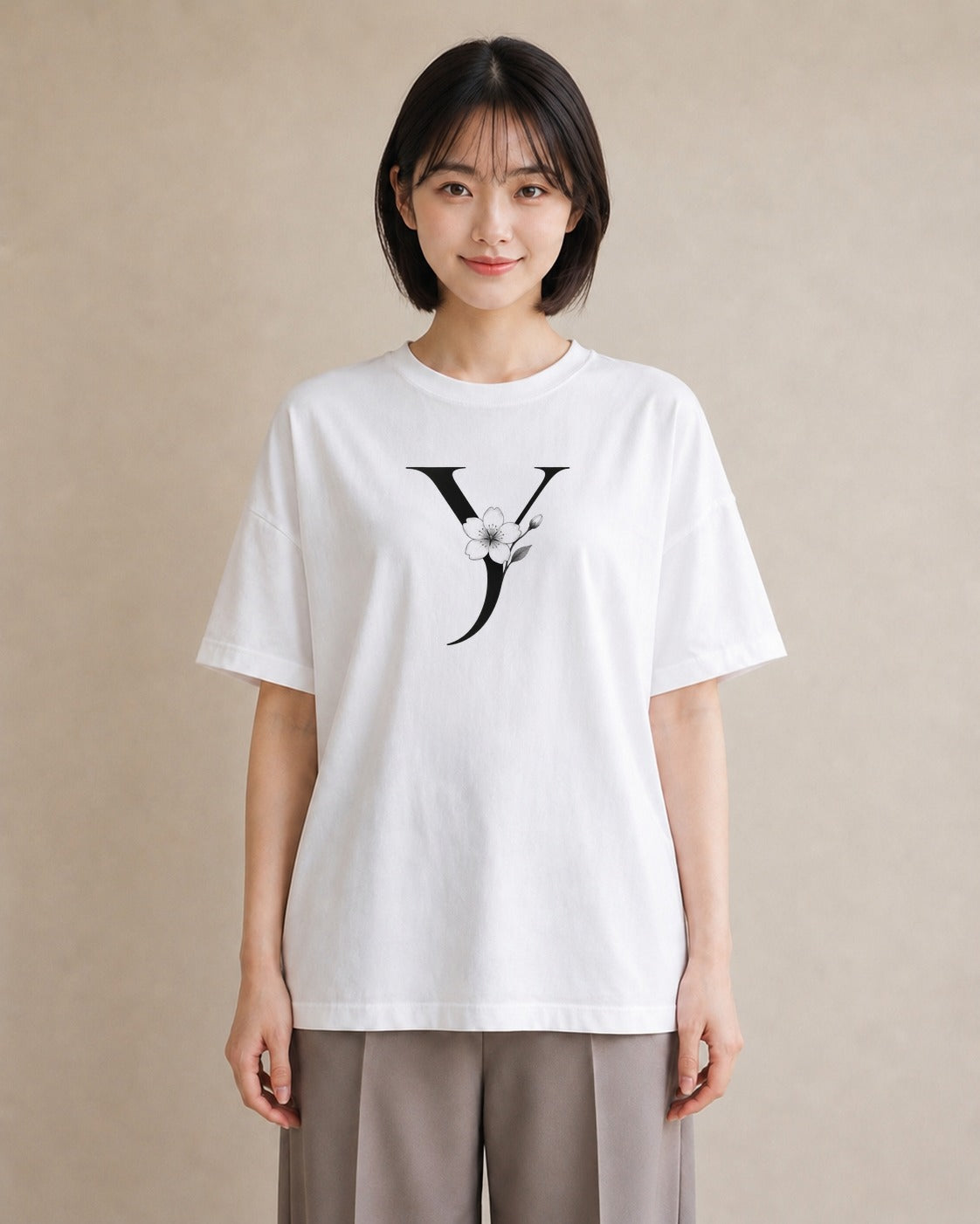 【受注生産】YMAZO Tシャツ レディース 半袖 オーバーサイズ いちご イチゴ 苺 ストロベリー フルーツ 白T 綿100% ホワイト M L 手描き フェミニン ニュアンス 通勤 カジュアル ギフト 2026新｜Y字ロゴ（大きめプリン