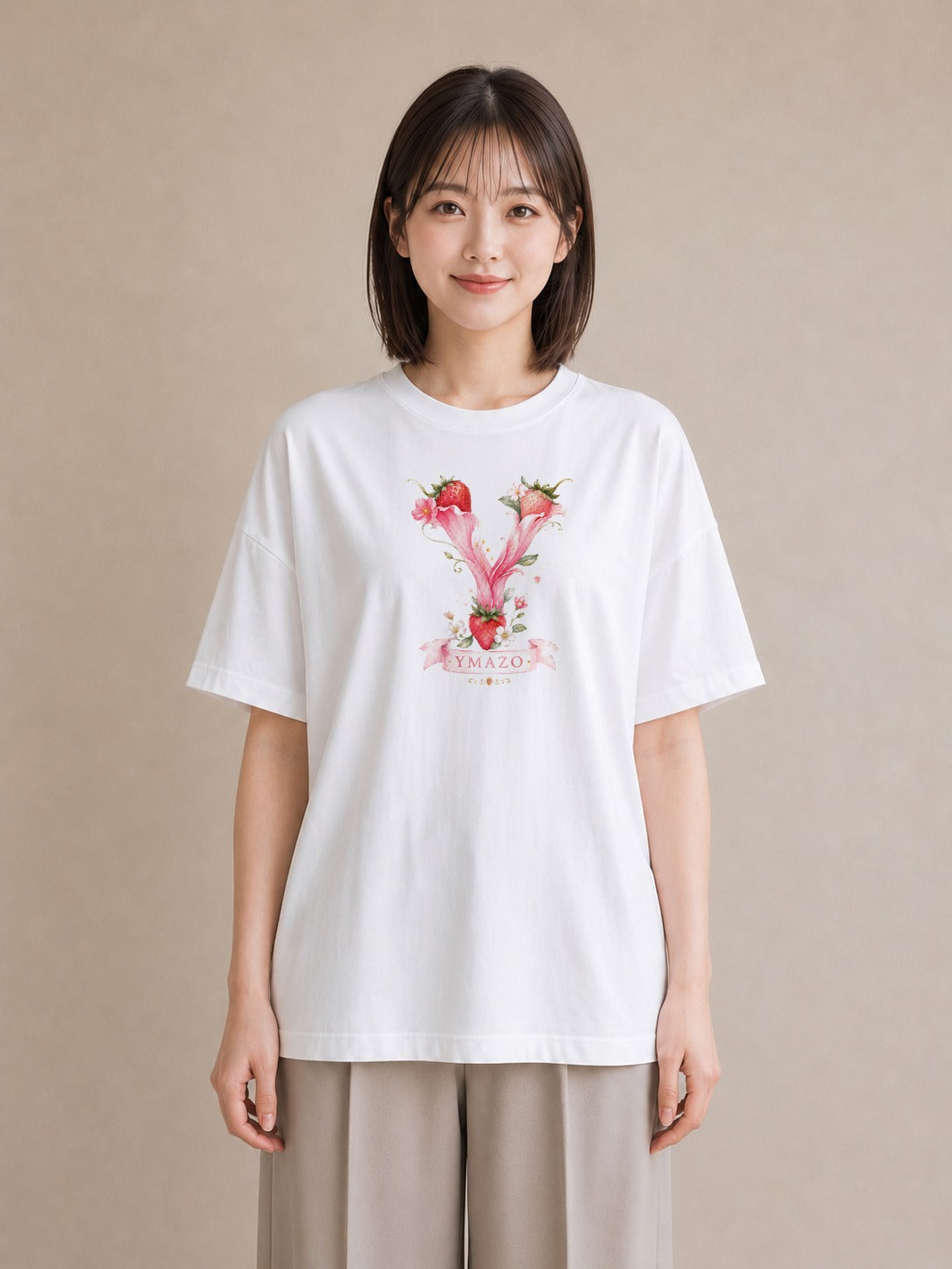 【受注生産】YMAZO Tシャツ レディース 半袖 ゆったり いちご イチゴ 苺 ストロベリー フルーツ 白T 綿100% ホワイト M L フェミニン 水彩 韓国っぽい 通勤 推し活 初夏 春夏 ギフト｜イニシャルY（大きめプリント 20